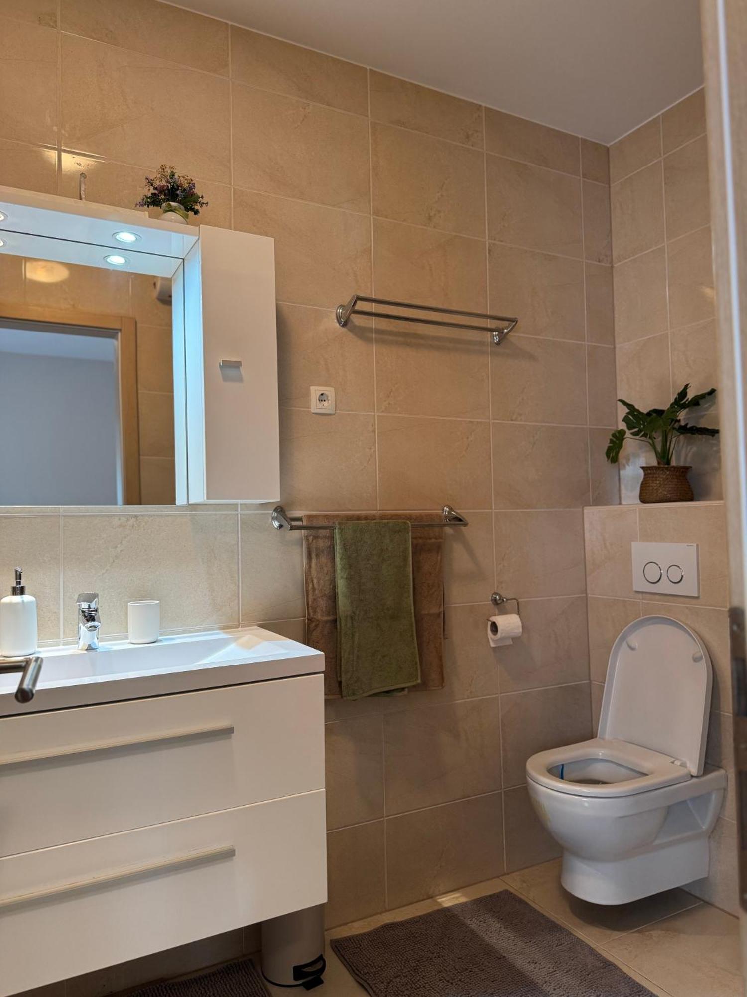 Apartment Tri Sunca Baška Voda Extérieur photo